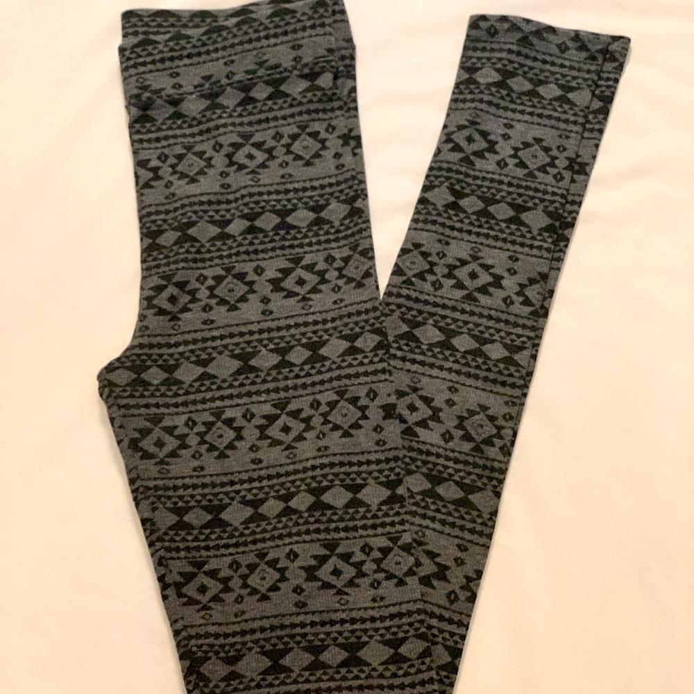 AEO Gray/Black Patterned Ribbed Leggings